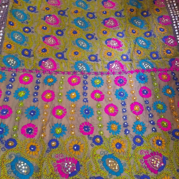 Fulkari dupatta - Picture 6 of 11
